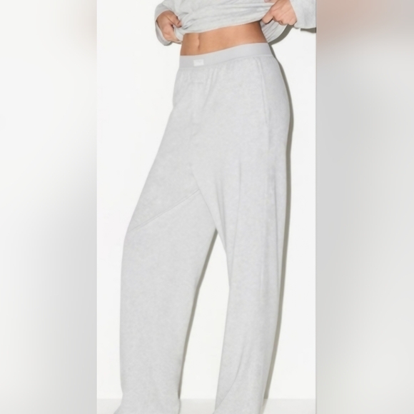 SKIMS Boyfriend Loose Pants- In Heathered Gray!!